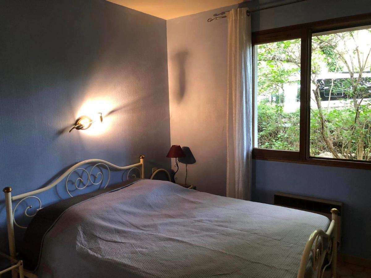 Hotel Les Persedes Lavilledieu  エクステリア 写真