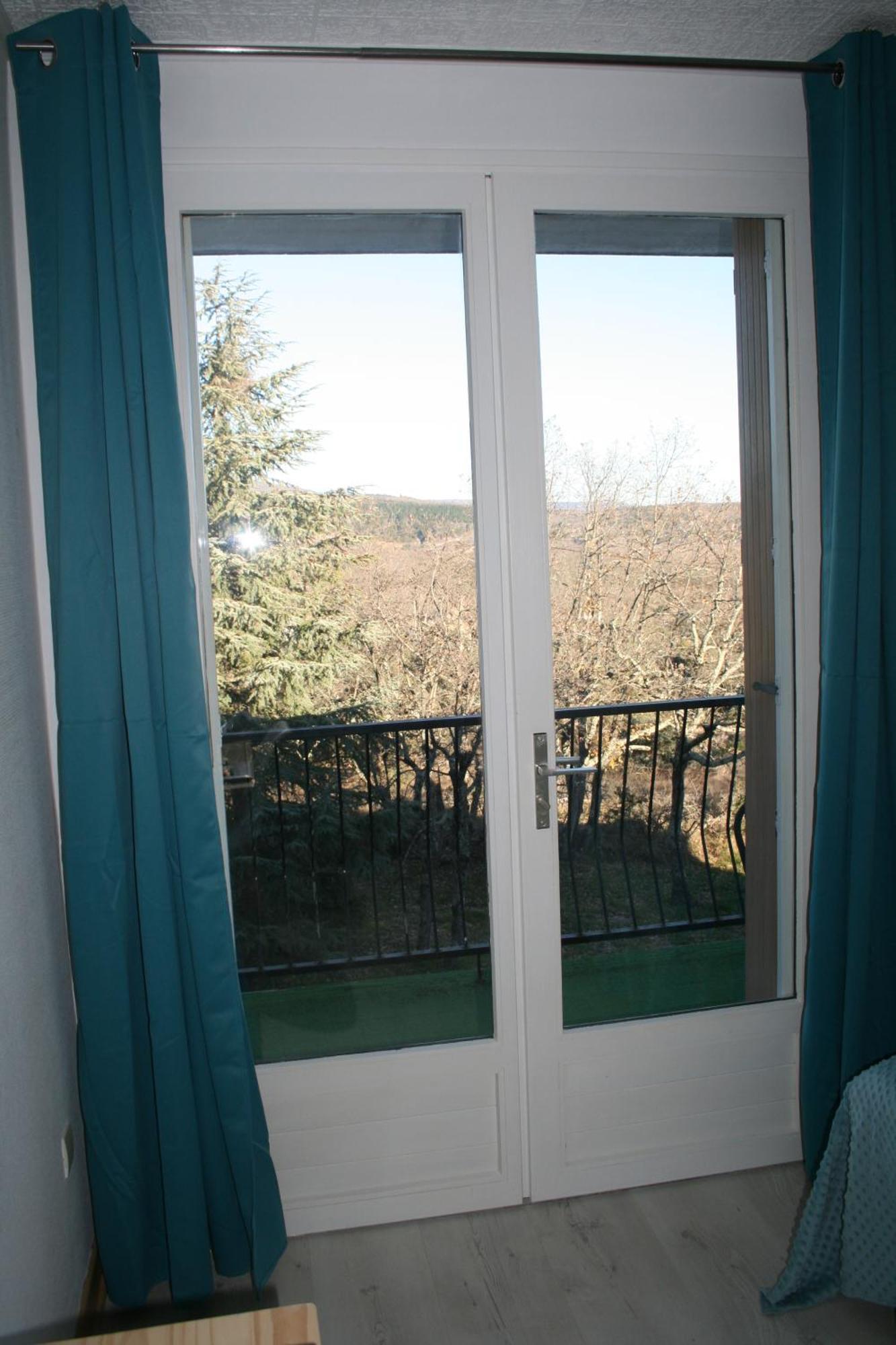 Hotel Les Persedes Lavilledieu  エクステリア 写真