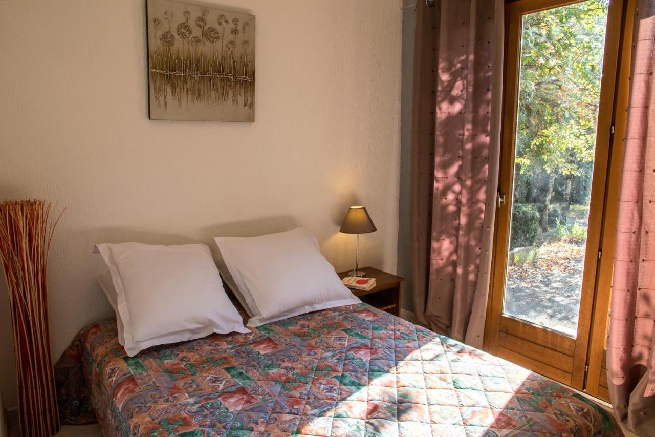 Hotel Les Persedes Lavilledieu  エクステリア 写真