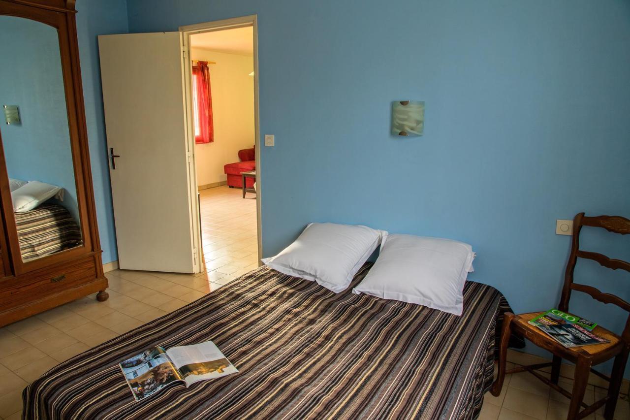 Hotel Les Persedes Lavilledieu  エクステリア 写真